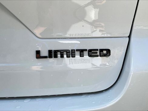 New 2025 Jeep Grand Cherokee Limited w/ Luxury Tech Group II image 12