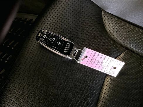 Used 2024 Audi Q8 Premium Plus image 14