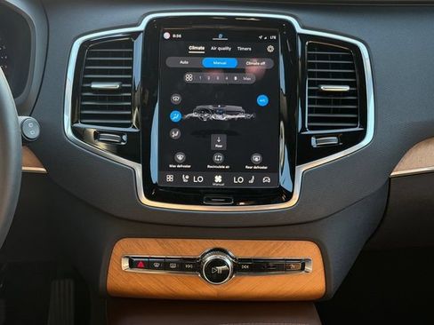 Certified 2024 Volvo XC90 B5 Plus w/ Protection Package Premier AWD/4WD image 17