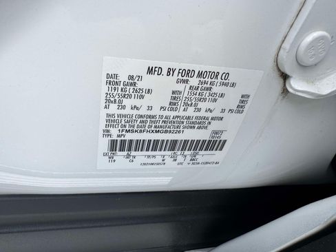 Used 2021 Ford Explorer Limited w/ Equipment Group 301A AWD/4WD image 28