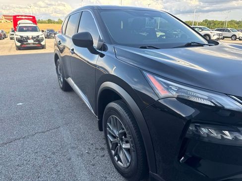 Used 2021 Nissan Rogue S FWD image 2