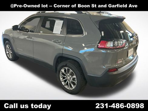 Used 2020 Jeep Cherokee Latitude Plus w/ Comfort/Convenience Group AWD/4WD image 3