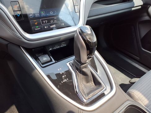 Used 2025 Subaru Outback Premium AWD/4WD image 10