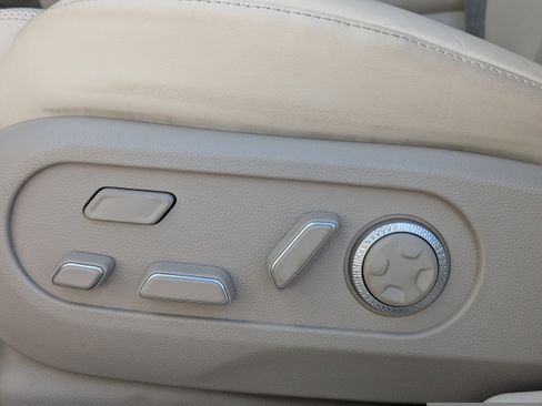 Used 2025 Genesis GV60 RWD image 24