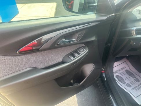 Used 2023 Chevrolet TrailBlazer LT image 11