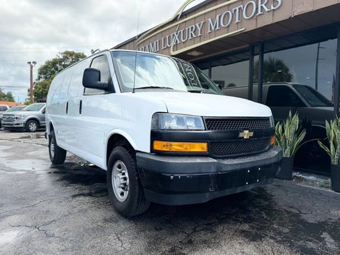 Used 2020 Chevrolet Express 2500 RWD image 4