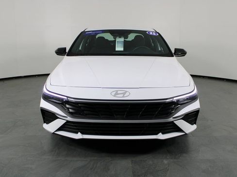 Certified 2025 Hyundai Elantra SEL image 10