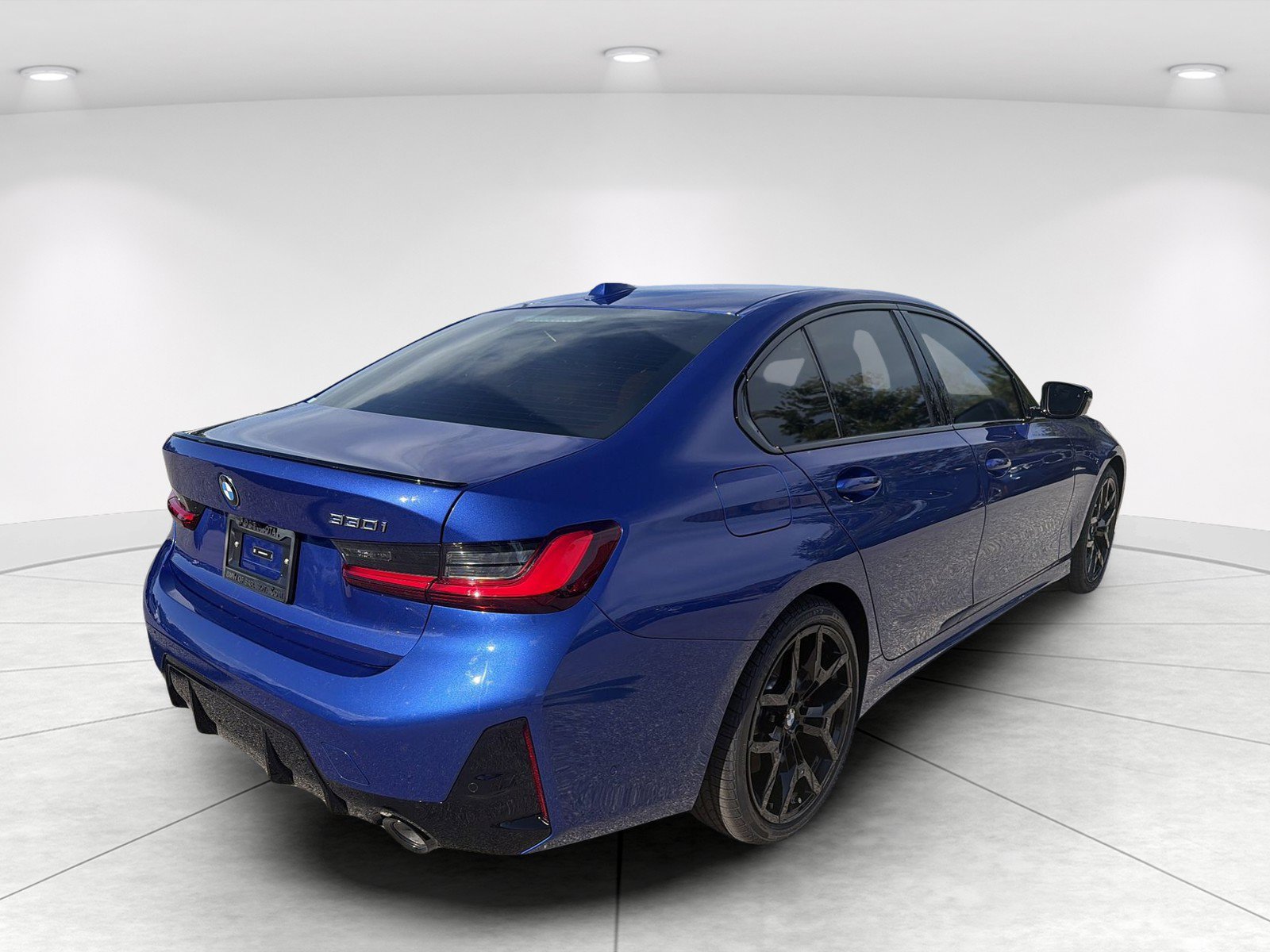 New 2026 BMW 330i Sedan w/ M Sport Package RWD image 4
