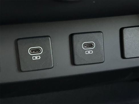 Used 2024 Land Rover Defender 130 Outbound image 21