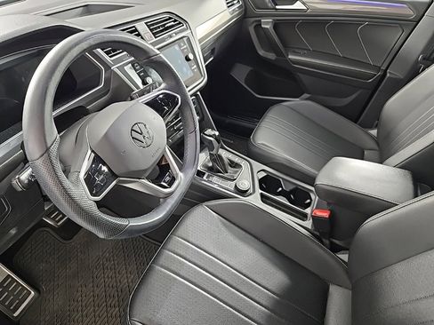 Used 2023 Volkswagen Tiguan SE R-Line image 15
