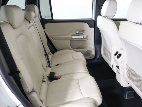 Used 2022 Mercedes-Benz GLB 250 4MATIC image 35
