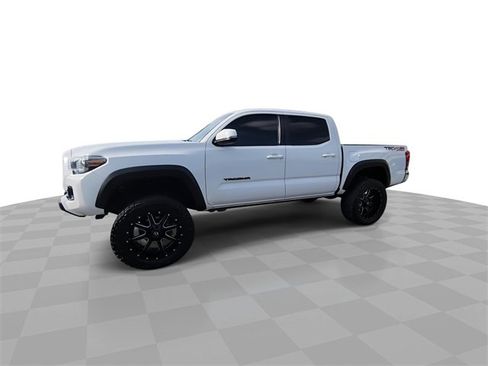 Used 2019 Toyota Tacoma TRD Off-Road image 4