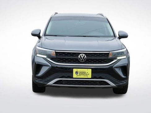 Used 2022 Volkswagen Taos SE image 2