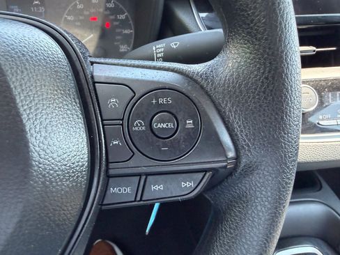 Used 2025 Toyota Corolla LE FWD image 24