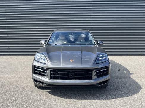Certified 2025 Porsche Cayenne image 10