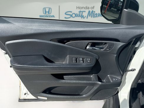 Certified 2018 Honda Pilot Touring image 21