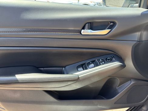 Used 2025 Nissan Altima 2.5 SV FWD image 18