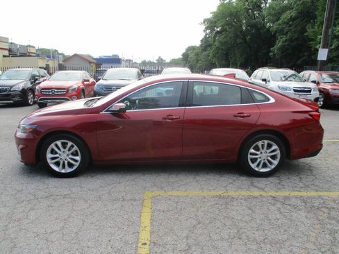 Used 2018 Chevrolet Malibu LT w/ Driver Confidence Package FWD image 9