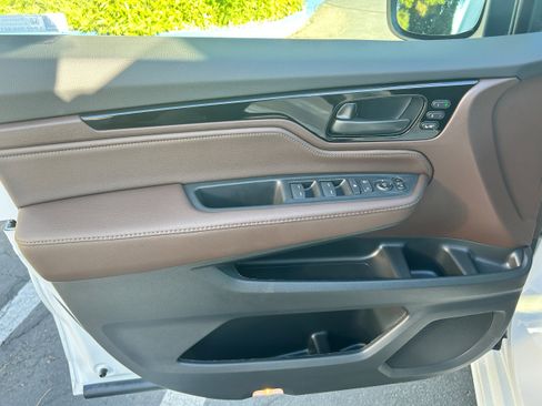 New 2026 Honda Odyssey Touring image 9