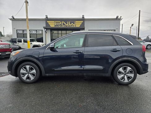 Used 2018 Kia Niro EX Premium image 5