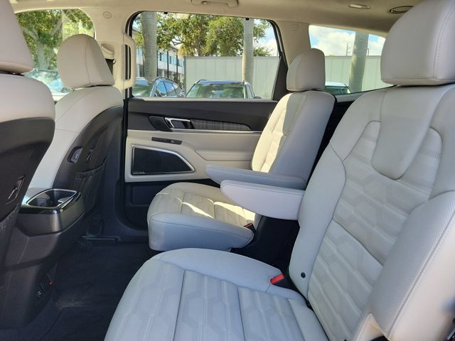 Certified 2024 Kia Telluride SX Prestige w/ Towing Package AWD/4WD image 11