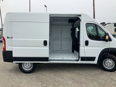 New 2026 RAM ProMaster 2500 w/ Convenience Group image 5