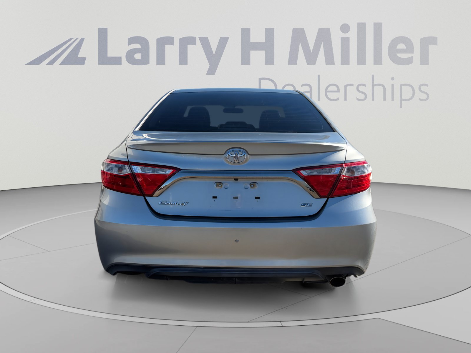 Used 2017 Toyota Camry SE FWD image 4