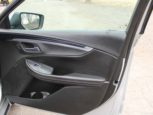 Used 2019 Chevrolet Impala LT FWD image 12
