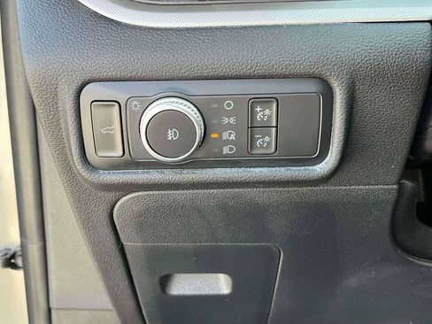 Used 2020 Ford Explorer XLT w/ Equipment Group 202A AWD/4WD image 18