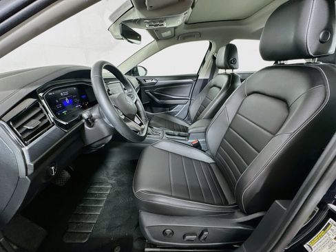 Used 2023 Volkswagen Jetta SE FWD image 13