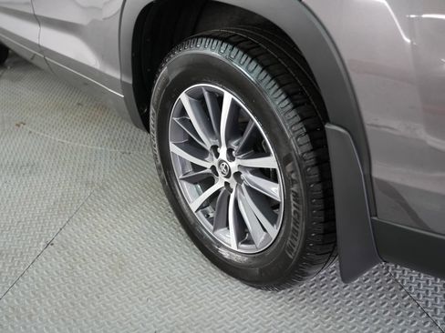 Used 2017 Toyota Highlander XLE AWD/4WD image 65