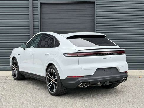 New 2026 Porsche Cayenne S image 3