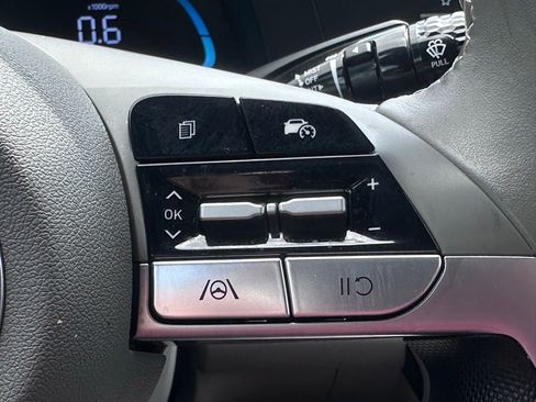 Used 2025 Hyundai Elantra Sport FWD image 29