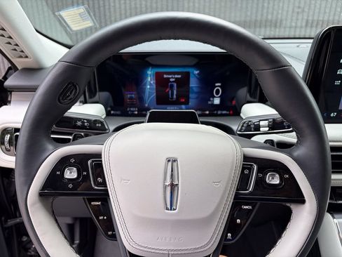 Used 2026 Lincoln Aviator AWD image 39