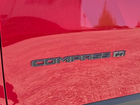 Certified 2021 Jeep Compass Latitude image 11