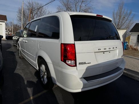 Used 2016 Dodge Grand Caravan SXT image 3
