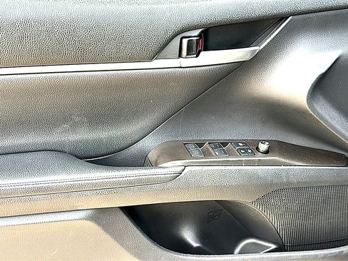 Used 2021 Toyota Camry XSE FWD image 17