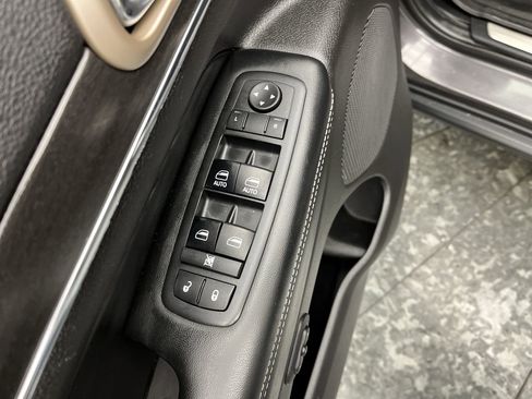 Used 2017 Jeep Grand Cherokee Limited w/ Trailer Tow Group IV image 7