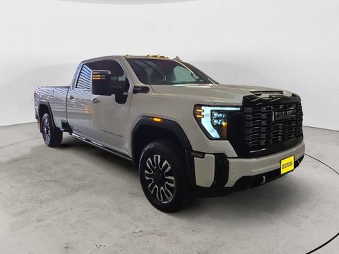 Used 2025 GMC Sierra 3500 Denali Ultimate AWD/4WD image 3
