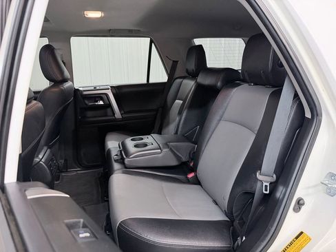 Used 2020 Toyota 4Runner SR5 Premium w/ Moonroof Package RWD image 32