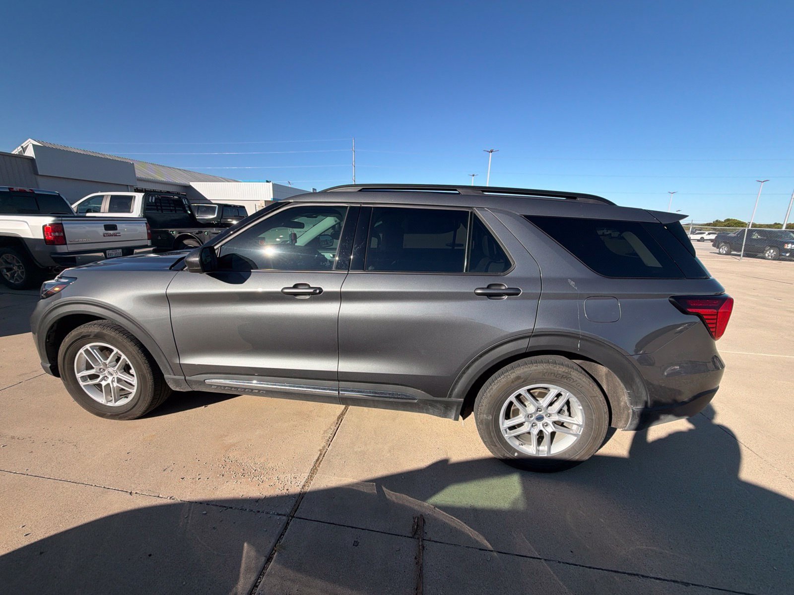 Used 2025 Ford Explorer Active w/ Active Comfort Package RWD image 7