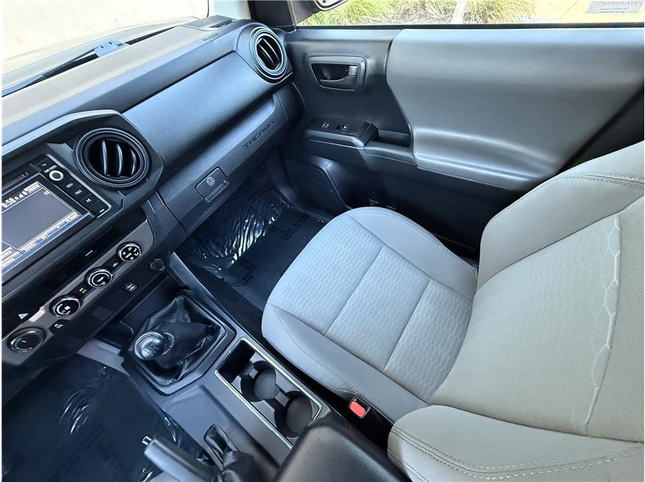 Used 2017 Toyota Tacoma SR AWD/4WD image 9