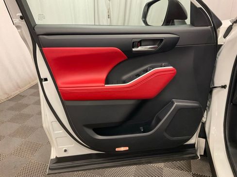 Used 2021 Toyota Highlander XSE image 16