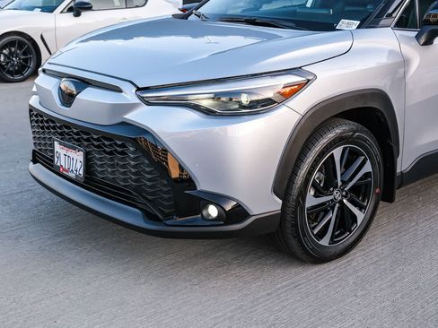 Certified 2024 Toyota Corolla Cross AWD Hybrid w/ Convenience Package image 11
