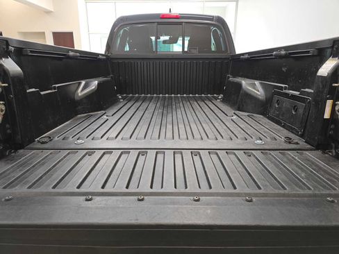 Used 2019 Toyota Tacoma SR5 AWD/4WD image 29