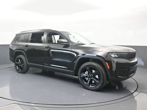 Used 2024 Jeep Grand Cherokee L Altitude image 8