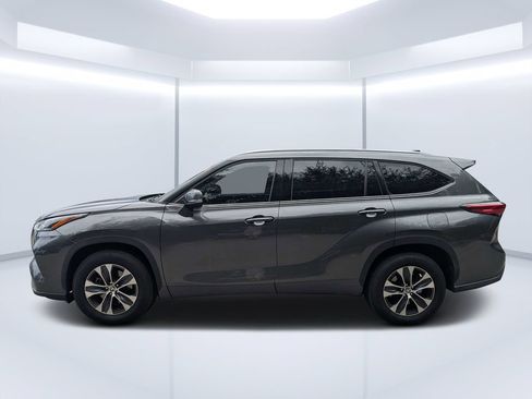 Used 2022 Toyota Highlander XLE FWD image 7