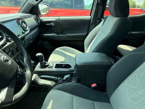 Used 2022 Toyota Tacoma TRD Off-Road w/ Technology Package AWD/4WD image 3
