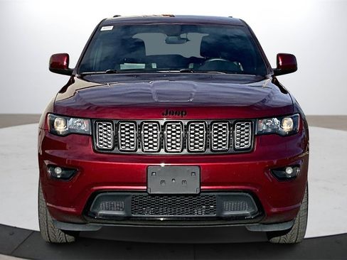 Certified 2018 Jeep Grand Cherokee Altitude image 3