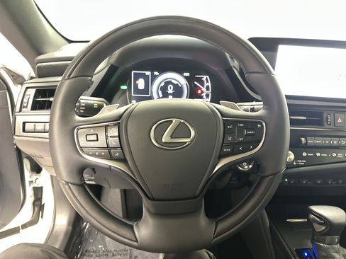 Certified 2025 Lexus ES 300h w/ Technology Package FWD image 18